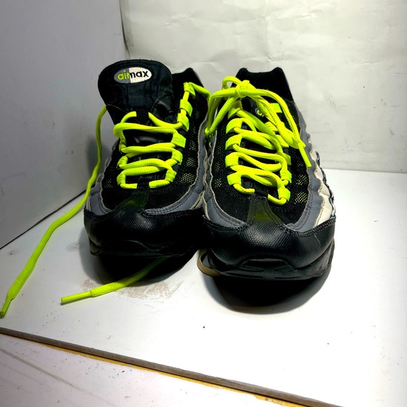 OG Airmax 95 black and volt 7Y Preowned - Picture 1 of 7